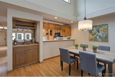 909 N 35th Street #402, Seattle, WA 98103 - Photo 10