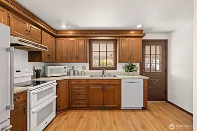 1825 Rainier Court, Sumner, WA 98390 - Photo 12