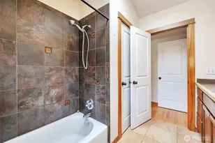 2221 E Spruce St, Seattle, WA 98122 - Photo 22