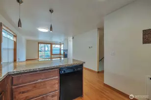 2221 E Spruce St, Seattle, WA 98122 - Photo 12