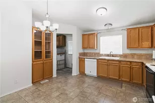 1002 Burcham St, Kelso, WA 98626 - Photo 8