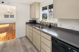 3903 Broadview Dr, Anacortes, WA 98221 - Photo 8