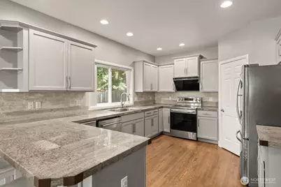 4218 NE 9th Cir, Renton, WA 98059 - Photo 4