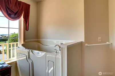 2907 Narrows Place, Tacoma, WA 98407 - Photo 16