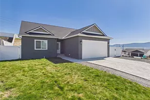 925 N Macaw Ave, East Wenatchee, WA 98802 - Photo 1