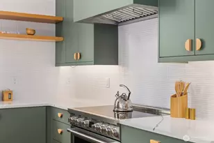 524 NE 89th St, Seattle, WA 98115 - Photo 14