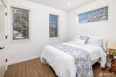 7711 B 11th Avenue SW, Seattle, WA 98106 - Photo 12