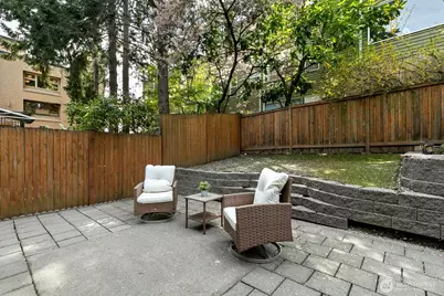 3431 Meridian Avenue N, Seattle, WA 98103 - Photo 18