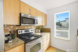 424 N 85th St, Seattle, WA 98103 - Photo 10