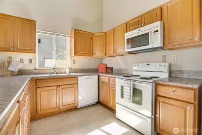 3023 Bridgeport Way W #B, University Place, WA 98466 - Photo 4