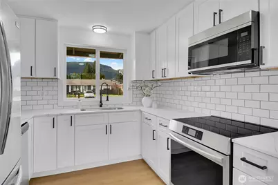 1006 Fidalgo Street, Sedro Woolley, WA 98284 - Photo 8