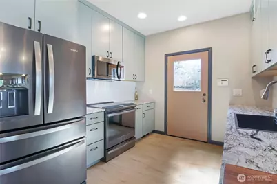 25641 Marine View Drive S, Des Moines, WA 98198 - Photo 14