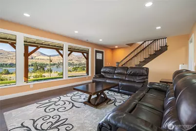 621 Mountain View Dr, Chelan, WA 98816 - Photo 16