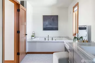 2506 W Halladay St, Seattle, WA 98199 - Photo 24