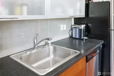 4547 8th Avenue NE #308, Seattle, WA 98105 - Photo 12