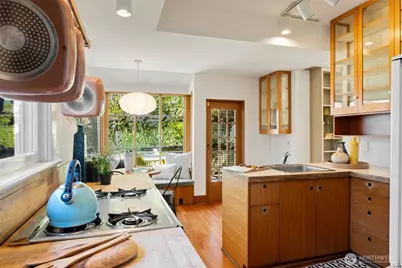 1204 17th Avenue E, Seattle, WA 98112 - Photo 12