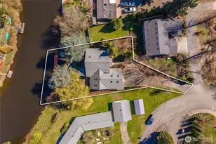 11028 E Riverside Dr, Bothell, WA 98011 - Photo 4