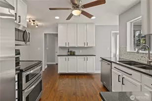 541 NE 130th St, Seattle, WA 98125 - Photo 12