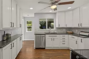 541 NE 130th St, Seattle, WA 98125 - Photo 10