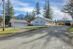 212 7th St, Gold Bar, WA 98251 - Photo 2