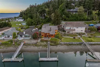 2180 Cove Drive, Oak Harbor, WA 98277 - Photo 2