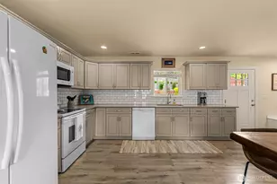 617 E Wapato Ave, Chelan, WA 98816 - Photo 6