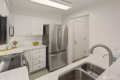 4133 224th Place SE #302, Issaquah, WA 98029 - Photo 14