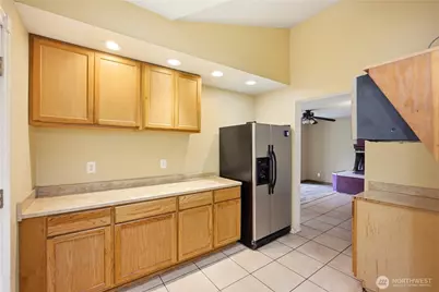 1409 N 135th Pl, Seattle, WA 98133 - Photo 32