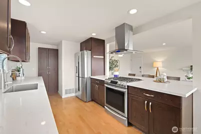 9818 63rd Avenue S, Seattle, WA 98118 - Photo 12