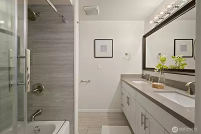 9818 63rd Avenue S, Seattle, WA 98118 - Photo 22