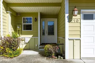 210 SE Melrose Dr, Oak Harbor, WA 98277 - Photo 2