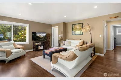 4605 49th Avenue S, Seattle, WA 98118 - Photo 6