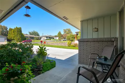 405 N 61st Avenue, Yakima, WA 98908 - Photo 2