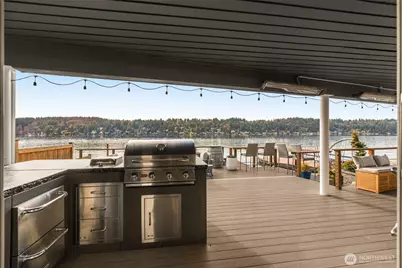 6007 Hazelwood Lane SE, Bellevue, WA 98006 - Photo 10