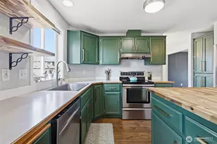 728 E Heritage Loop, La Center, WA 98629 - Photo 8