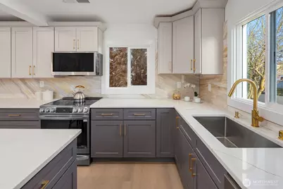 1016 NW 85th Street, Seattle, WA 98117 - Photo 8