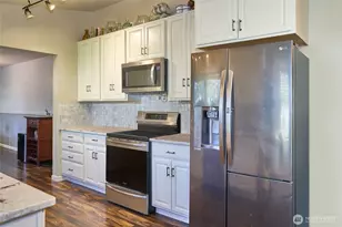 10417 190th Ave Ct E, Bonney Lake, WA 98391 - Photo 8