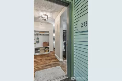 18906 8th Avenue NW #213, Shoreline, WA 98177 - Photo 2