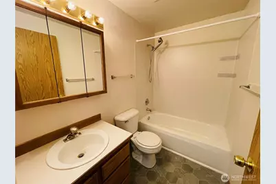 8830 Nesbit Avenue N, Seattle, WA 98103 - Photo 24