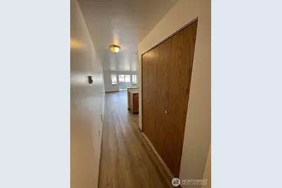 8830 Nesbit Avenue N, Seattle, WA 98103 - Photo 12