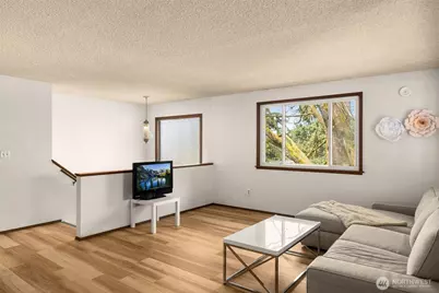 10317 Roosevelt Way NE, Seattle, WA 98125 - Photo 2