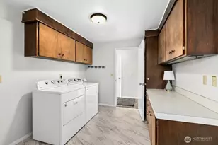 335 SW 4th Ave, Oak Harbor, WA 98277 - Photo 22