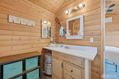 270 E Grapeview Point Road, Allyn, WA 98524 - Photo 24