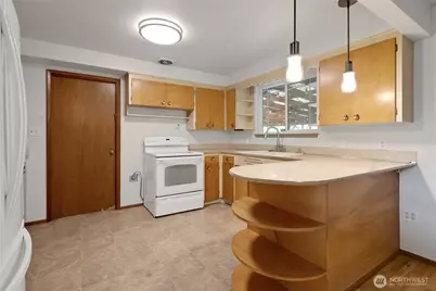 12019 Bingham Ave E, Tacoma, WA 98446 - Photo 8