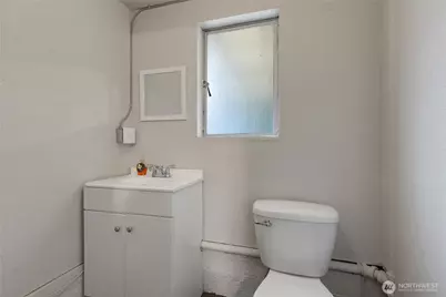 12019 Bingham Ave E, Tacoma, WA 98446 - Photo 30