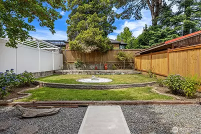 826 NE 80th Street, Seattle, WA 98115 - Photo 24