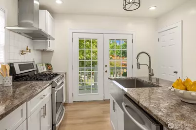 826 NE 80th Street, Seattle, WA 98115 - Photo 12
