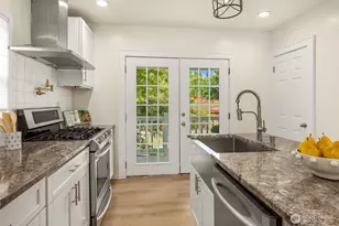 826 NE 80th St, Seattle, WA 98115 - Photo 12