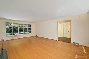 3227 Magnolia Blvd W, Seattle, WA 98199 - Photo 12