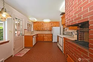 3227 Magnolia Blvd W, Seattle, WA 98199 - Photo 18
